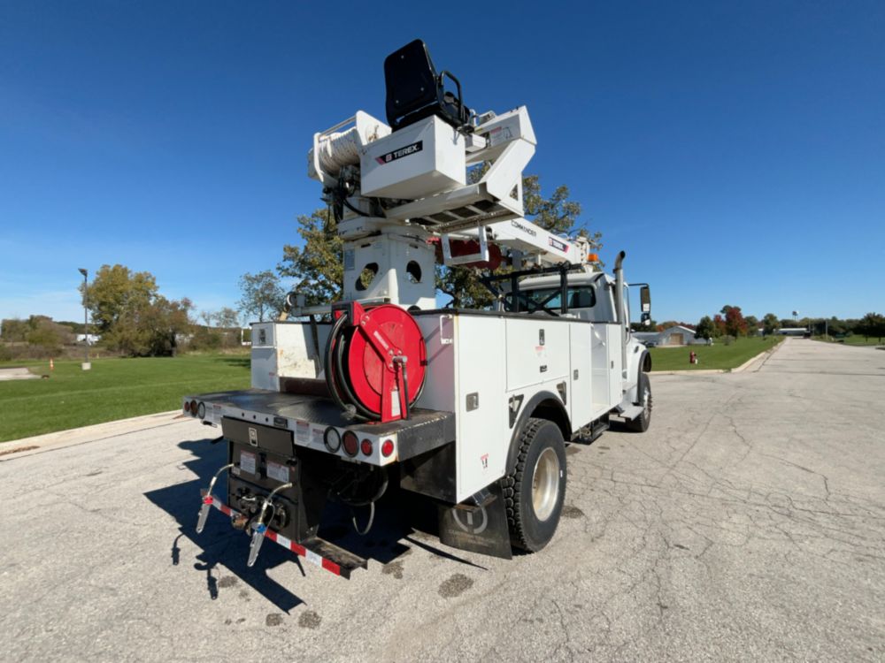 2019 Freightliner M2106 4x4 Terex C4047 Digger Derrick