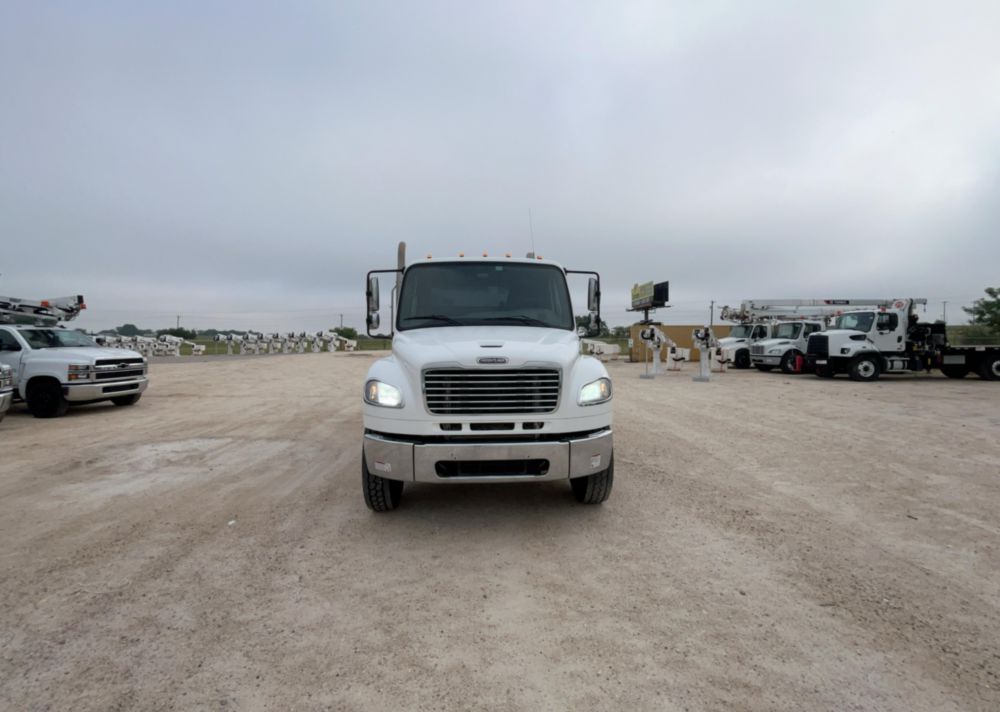 2018 Freightliner M2106 4x2 Load King Voyager II Service Truck With Crane