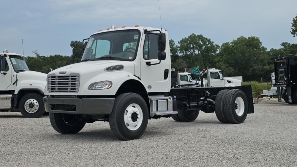 2020 Freightliner M2106 4x4 C&C