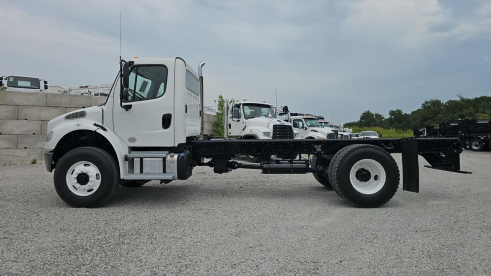 2020 Freightliner M2106 4x4 C&C