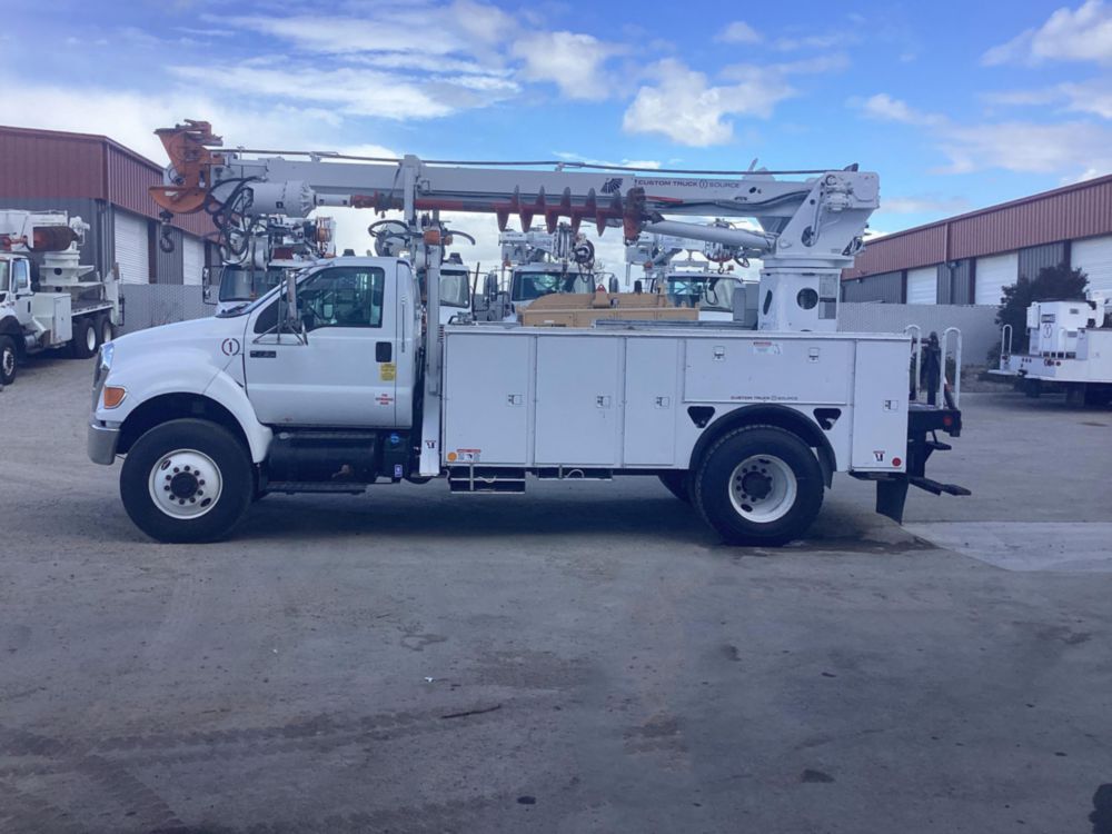 2011 Ford F-750 4x4 Terex C4047 Digger Derrick