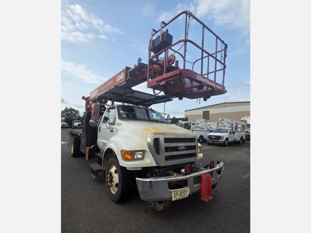 2015 Ford F-750 4x2 Elliott L-60R "Rail Gear Equipped" Aerial Truck