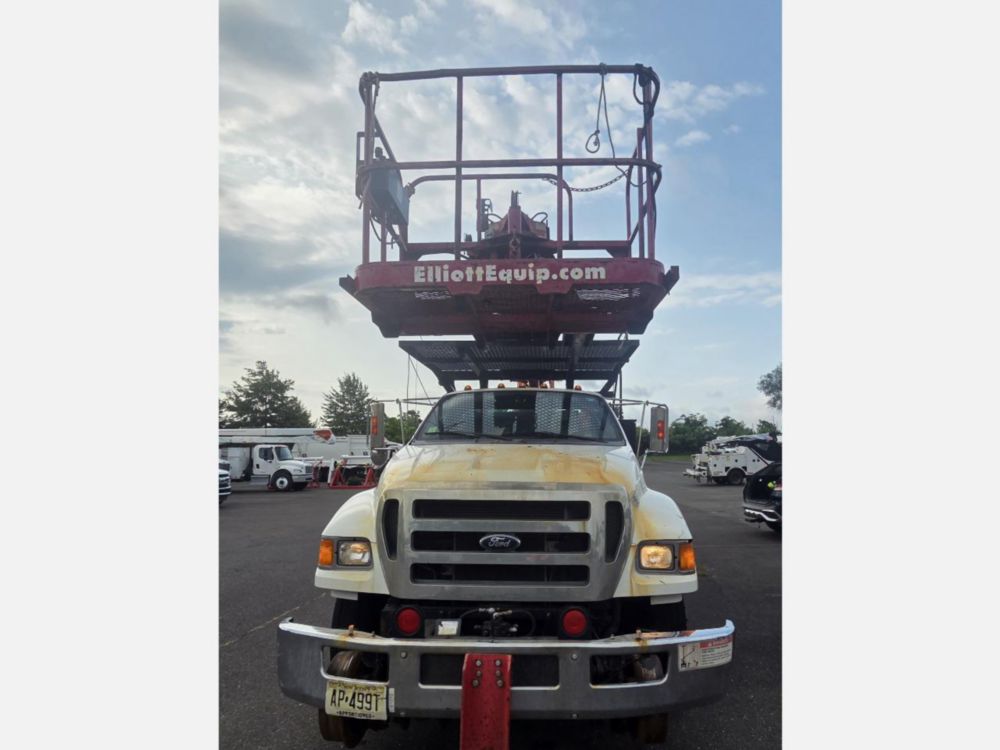 2015 Ford F-750 4x2 Elliott L-60R "Rail Gear Equipped" Aerial Truck