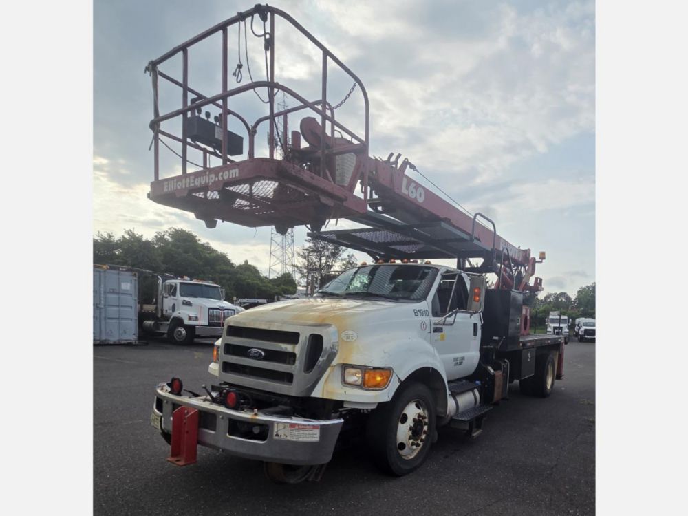 2015 Ford F-750 4x2 Elliott L-60R "Rail Gear Equipped" Aerial Truck