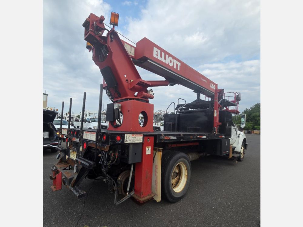 2015 Ford F-750 4x2 Elliott L-60R "Rail Gear Equipped" Aerial Truck