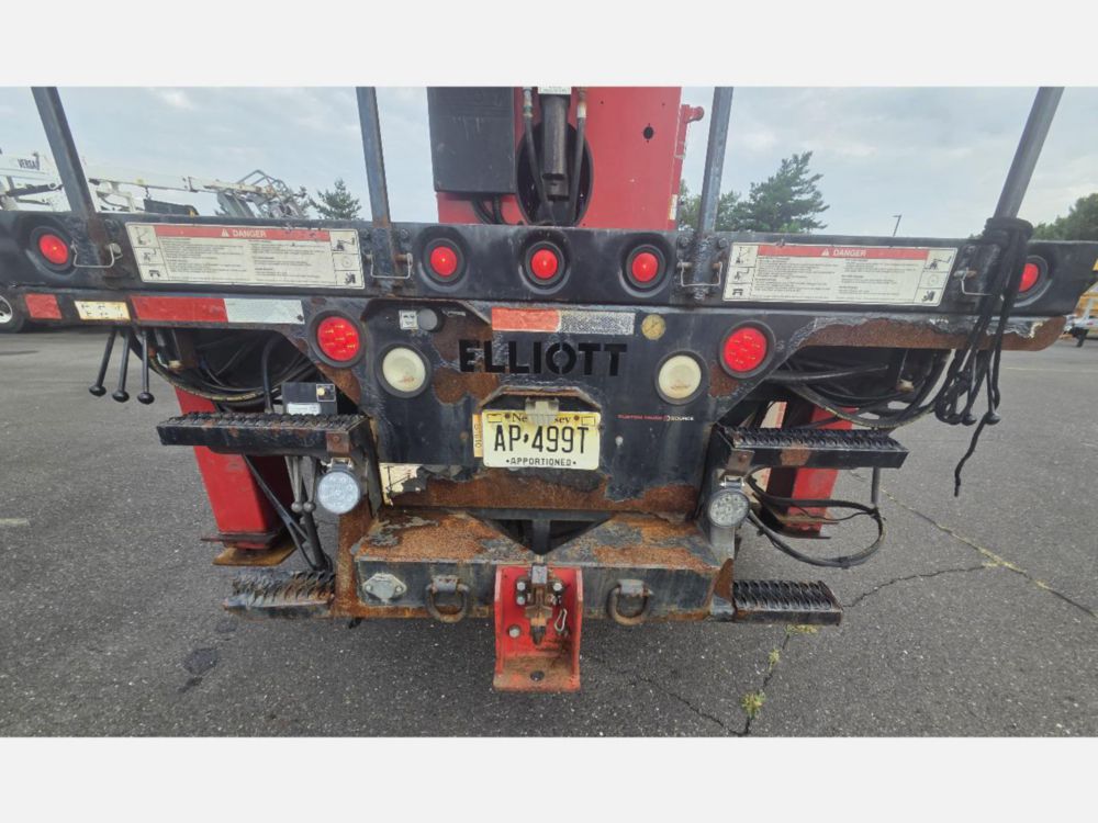 2015 Ford F-750 4x2 Elliott L-60R "Rail Gear Equipped" Aerial Truck