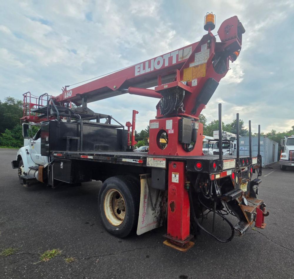 2015 Ford F-750 4x2 Elliott L-60R "Rail Gear Equipped" Aerial Truck