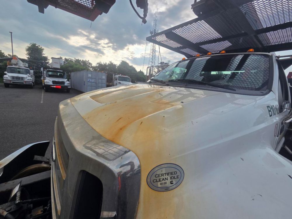 2015 Ford F-750 4x2 Elliott L-60R "Rail Gear Equipped" Aerial Truck