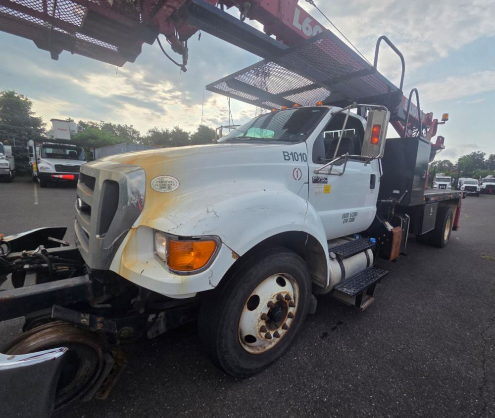 2015 Ford F-750 4x2 Elliott L-60R "Rail Gear Equipped" Aerial Truck