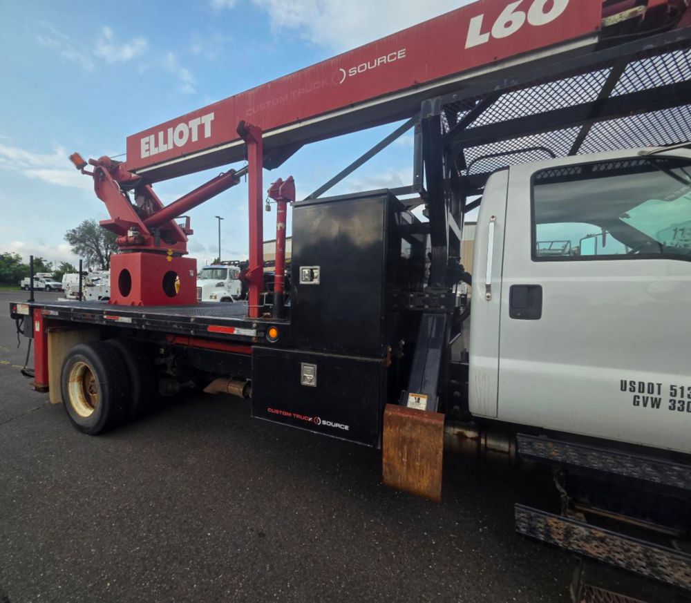 2015 Ford F-750 4x2 Elliott L-60R "Rail Gear Equipped" Aerial Truck