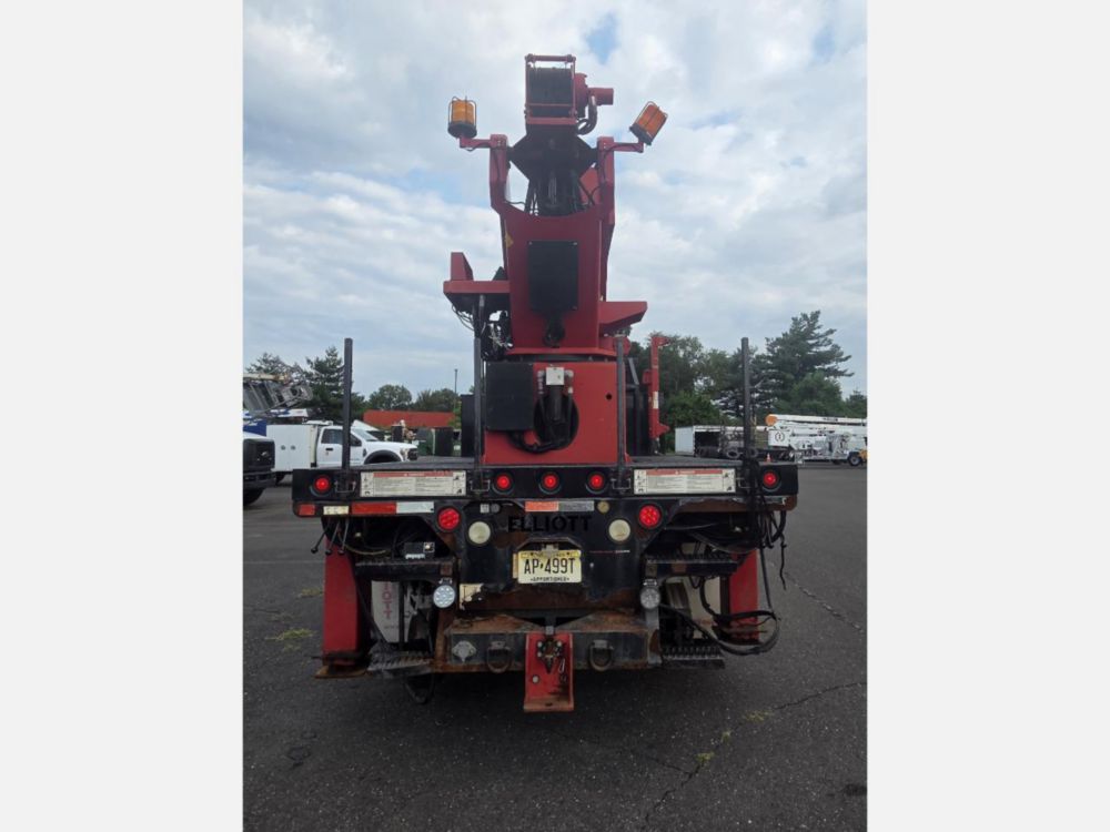 2015 Ford F-750 4x2 Elliott L-60R "Rail Gear Equipped" Aerial Truck