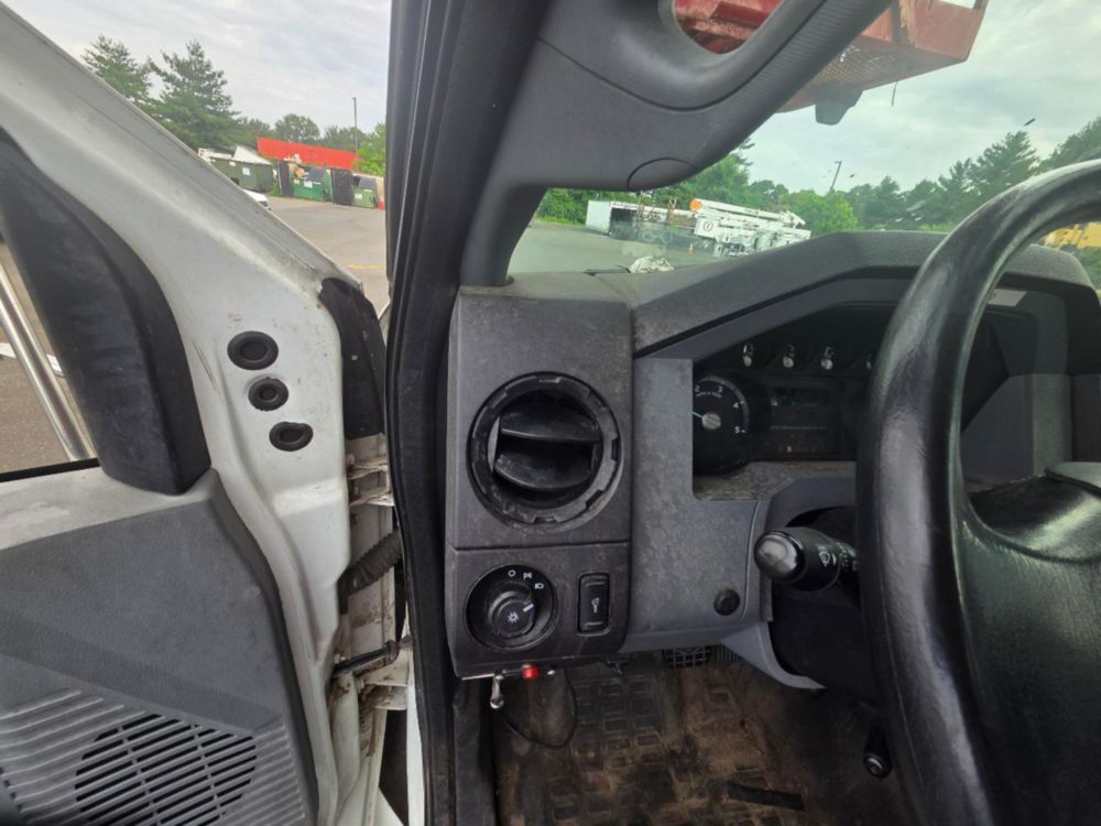 2015 Ford F-750 4x2 Elliott L-60R "Rail Gear Equipped" Aerial Truck