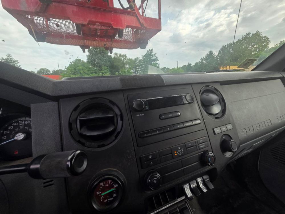 2015 Ford F-750 4x2 Elliott L-60R "Rail Gear Equipped" Aerial Truck