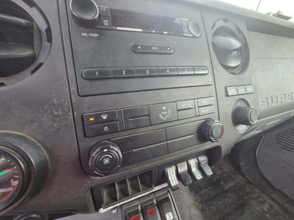 2015 Ford F-750 4x2 Elliott L-60R "Rail Gear Equipped" Aerial Truck