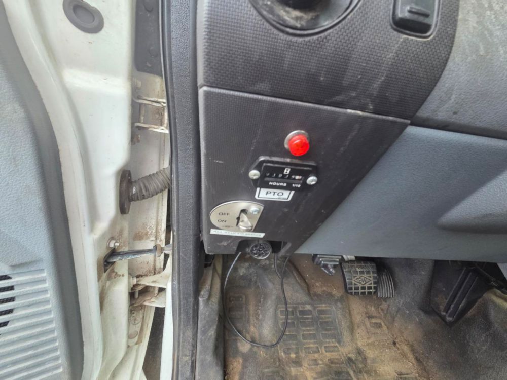 2015 Ford F-750 4x2 Elliott L-60R "Rail Gear Equipped" Aerial Truck