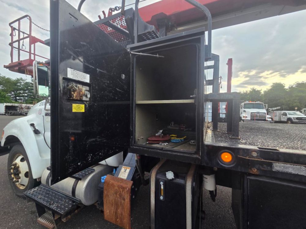 2015 Ford F-750 4x2 Elliott L-60R "Rail Gear Equipped" Aerial Truck
