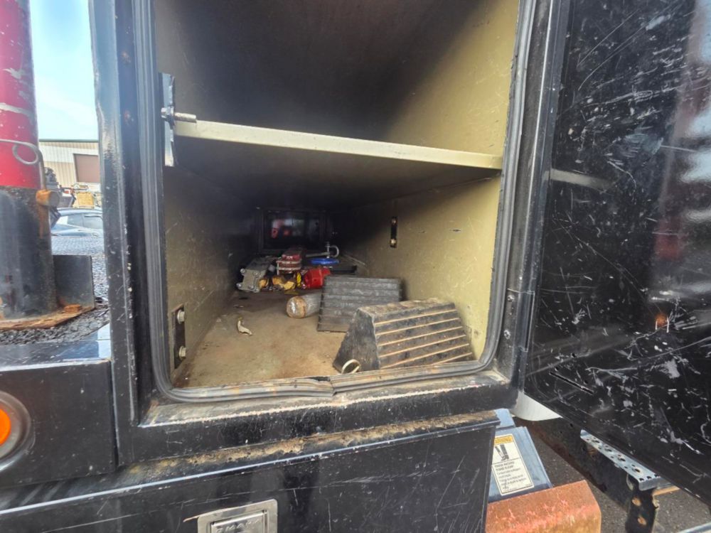 2015 Ford F-750 4x2 Elliott L-60R "Rail Gear Equipped" Aerial Truck