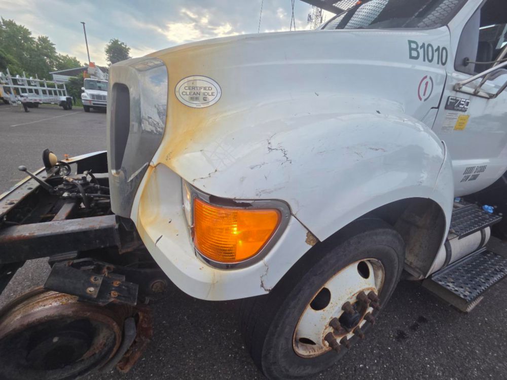 2015 Ford F-750 4x2 Elliott L-60R "Rail Gear Equipped" Aerial Truck