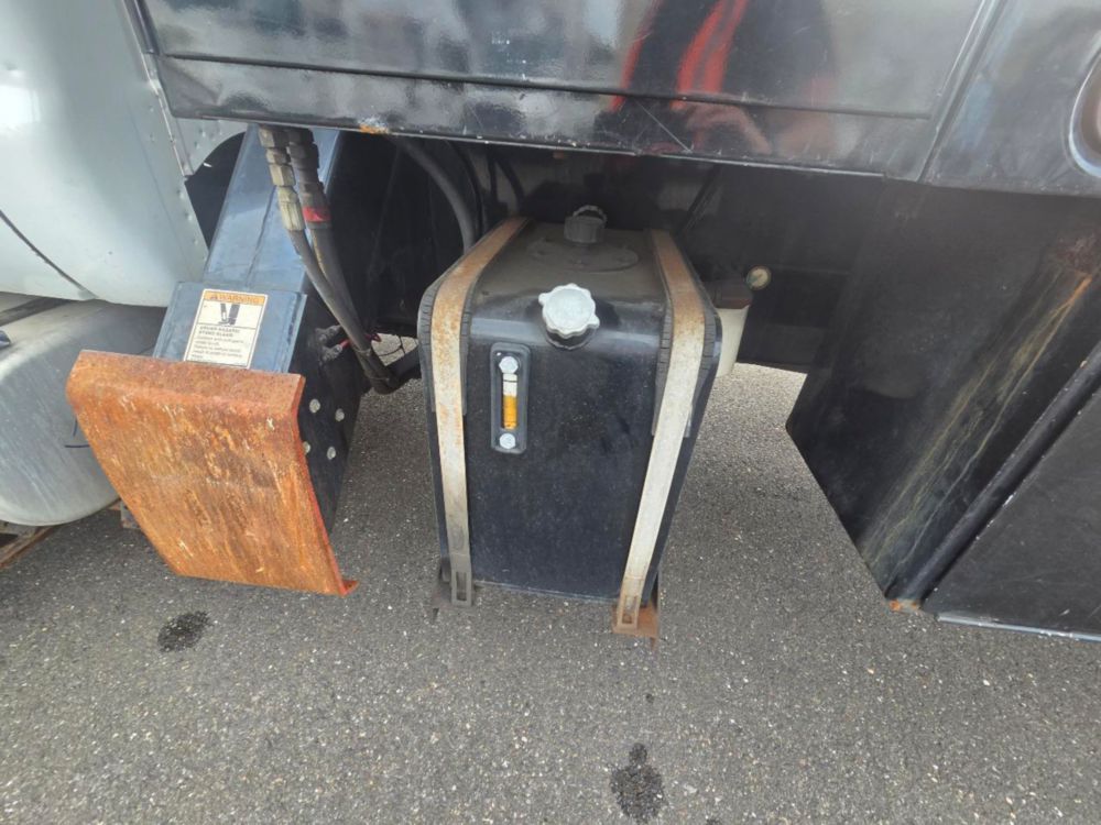 2015 Ford F-750 4x2 Elliott L-60R "Rail Gear Equipped" Aerial Truck