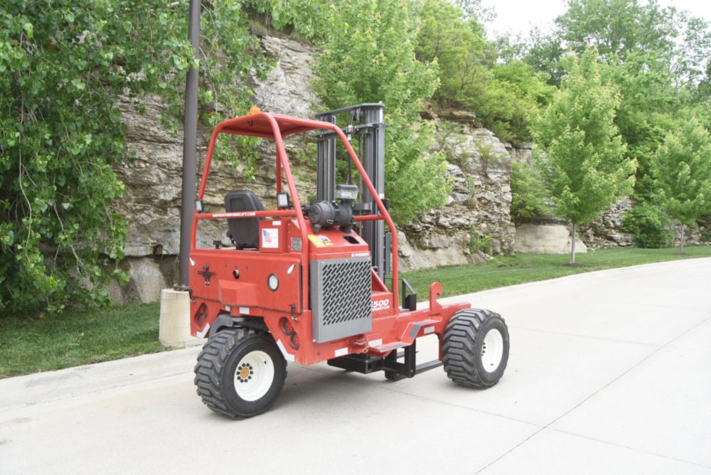 5,500 lbs Forklift