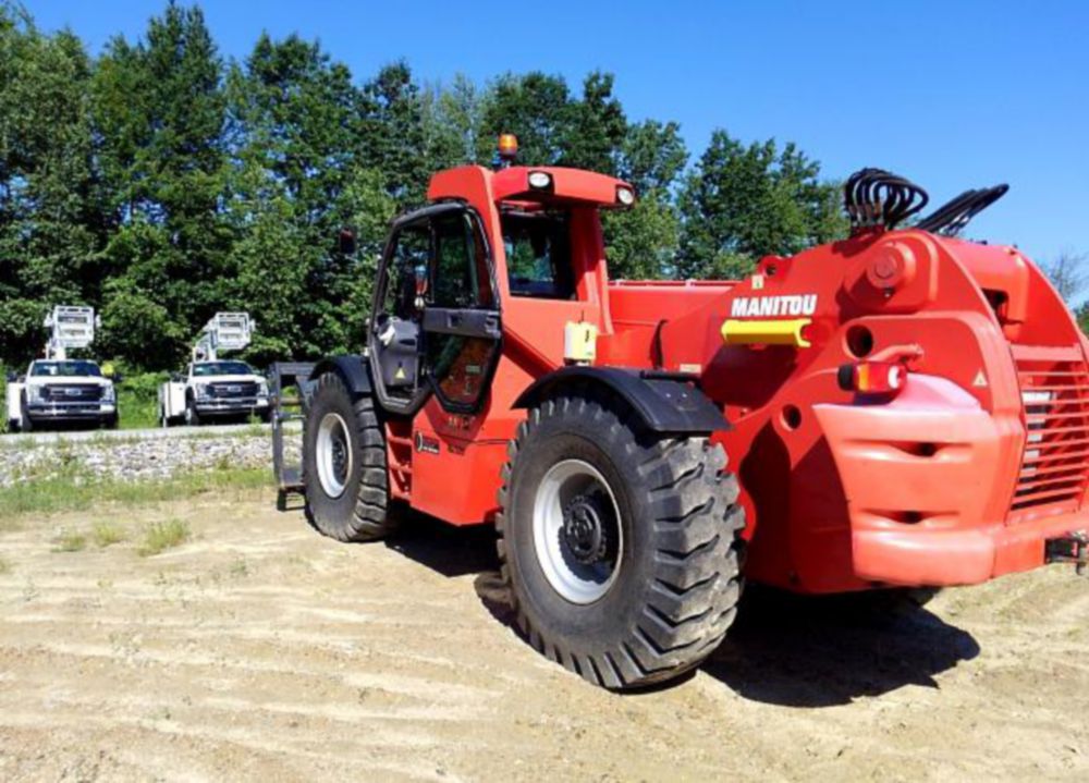 49,500 lbs 31.8 ft 176 hp Enclosed Cab Telehandler