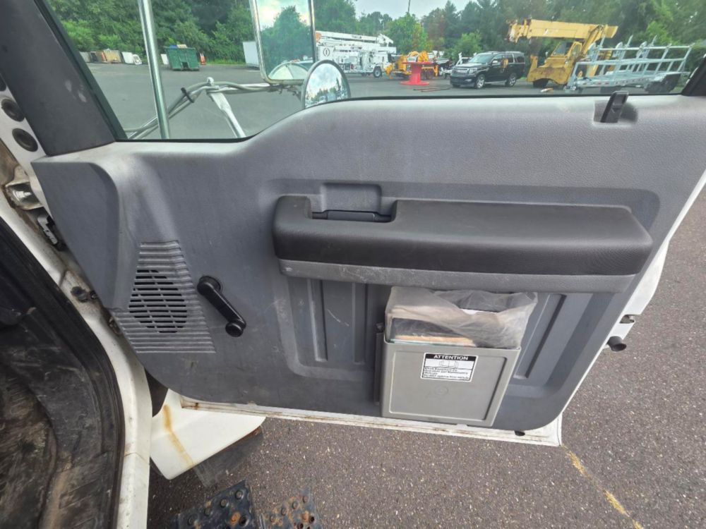 2015 Ford F-750 4x2 Elliott L-60R "Rail Gear Equipped" Aerial Truck