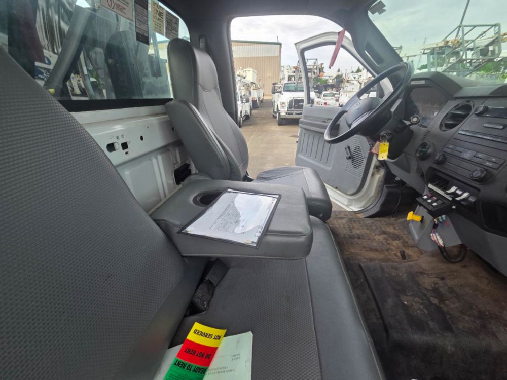 2015 Ford F-750 4x2 Elliott L-60R "Rail Gear Equipped" Aerial Truck