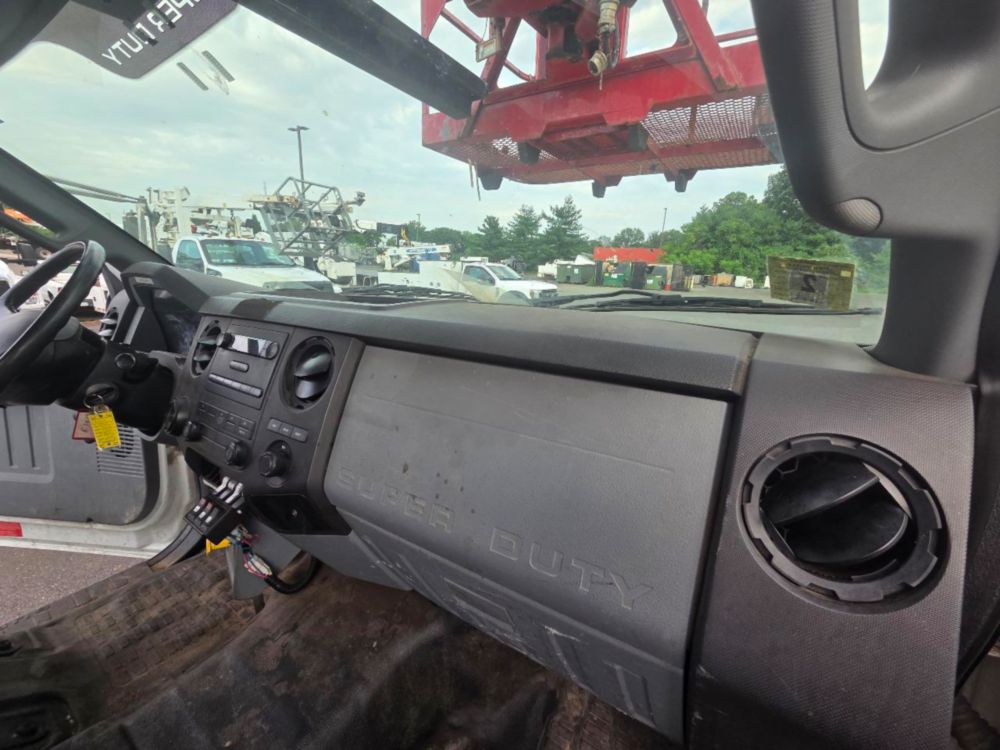 2015 Ford F-750 4x2 Elliott L-60R "Rail Gear Equipped" Aerial Truck