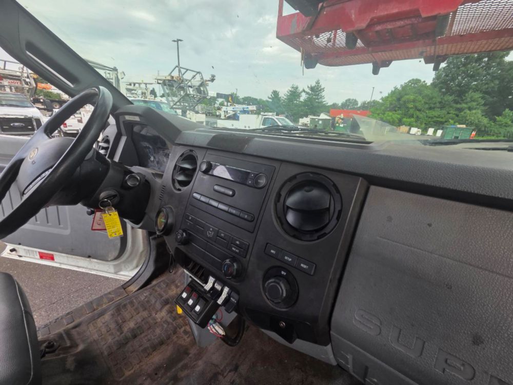 2015 Ford F-750 4x2 Elliott L-60R "Rail Gear Equipped" Aerial Truck
