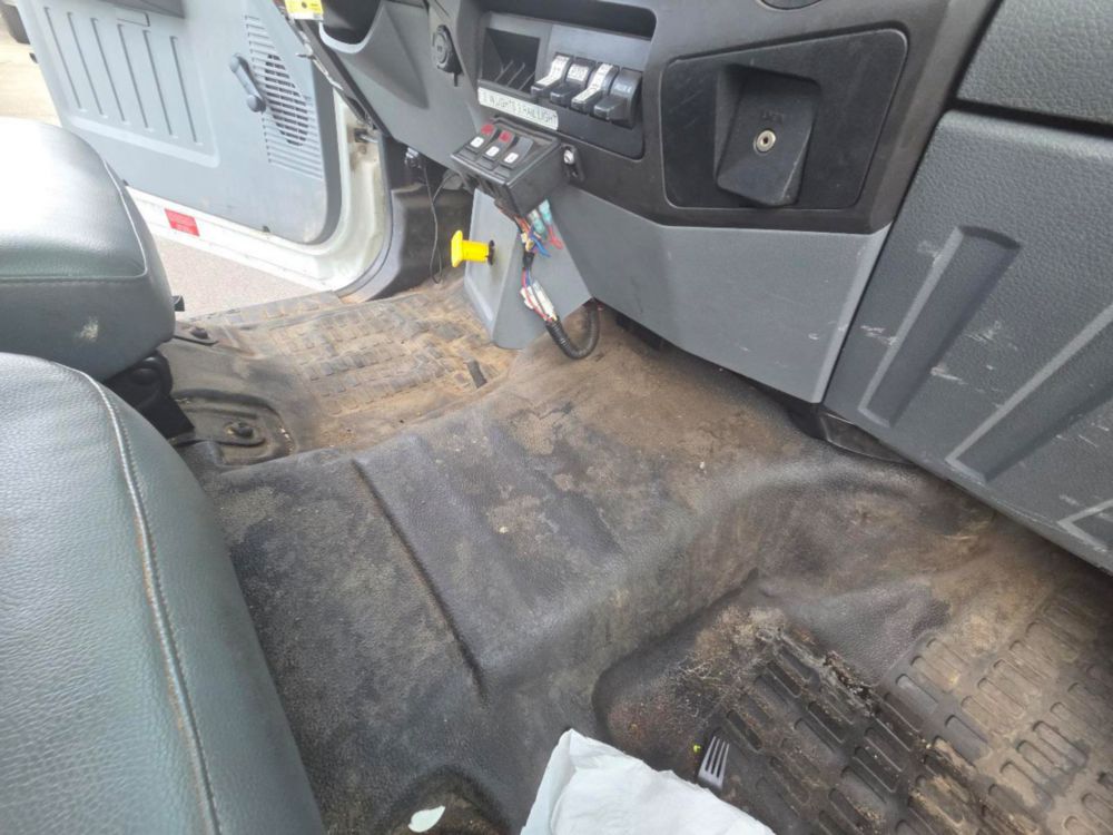 2015 Ford F-750 4x2 Elliott L-60R "Rail Gear Equipped" Aerial Truck