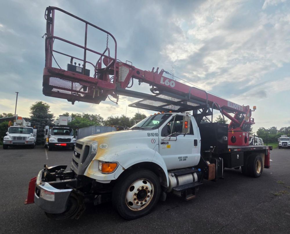 2015 Ford F-750 4x2 Elliott L-60R "Rail Gear Equipped" Aerial Truck