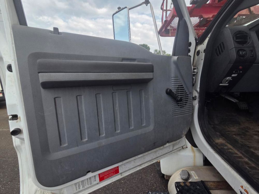 2015 Ford F-750 4x2 Elliott L-60R "Rail Gear Equipped" Aerial Truck