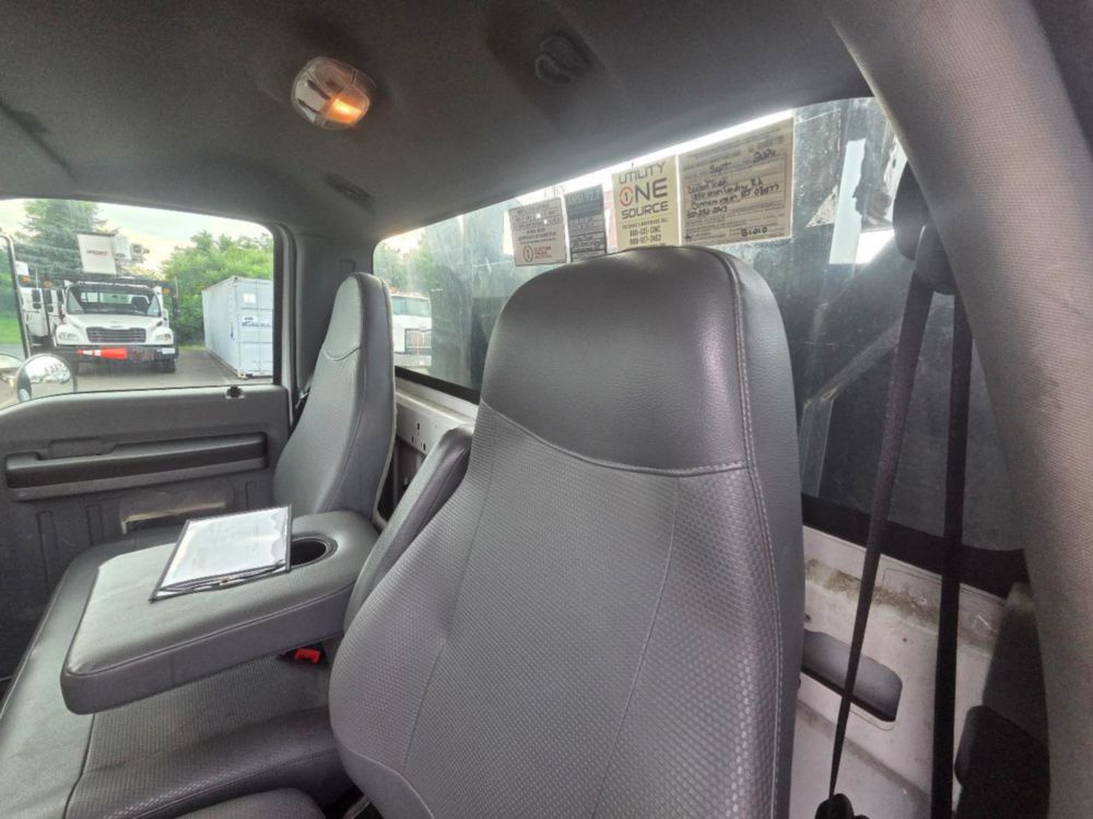 2015 Ford F-750 4x2 Elliott L-60R "Rail Gear Equipped" Aerial Truck