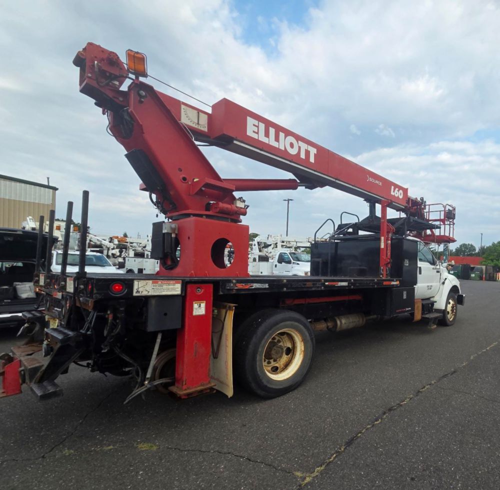 2015 Ford F-750 4x2 Elliott L-60R "Rail Gear Equipped" Aerial Truck