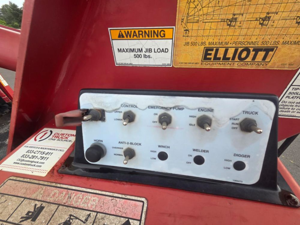 2015 Ford F-750 4x2 Elliott L-60R "Rail Gear Equipped" Aerial Truck
