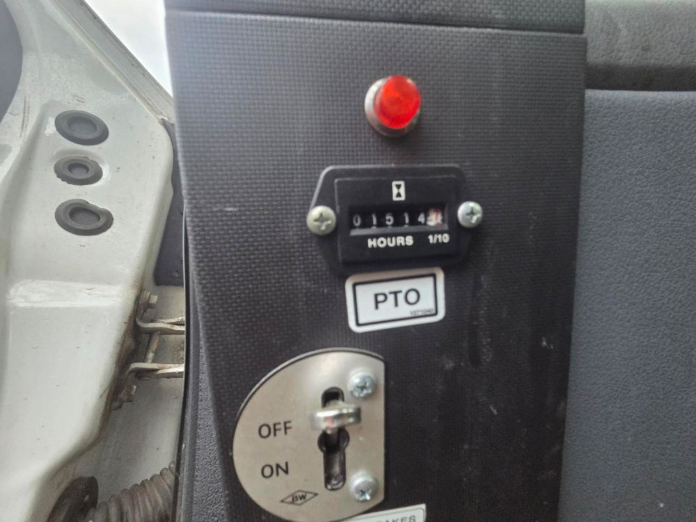 2015 Ford F-750 4x2 Elliott L-60R "Rail Gear Equipped" Aerial Truck
