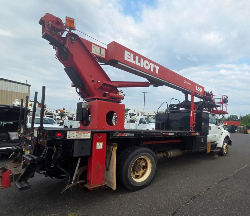 2015 Ford F-750 4x2 Elliott L-60R "Rail Gear Equipped" Aerial Truck