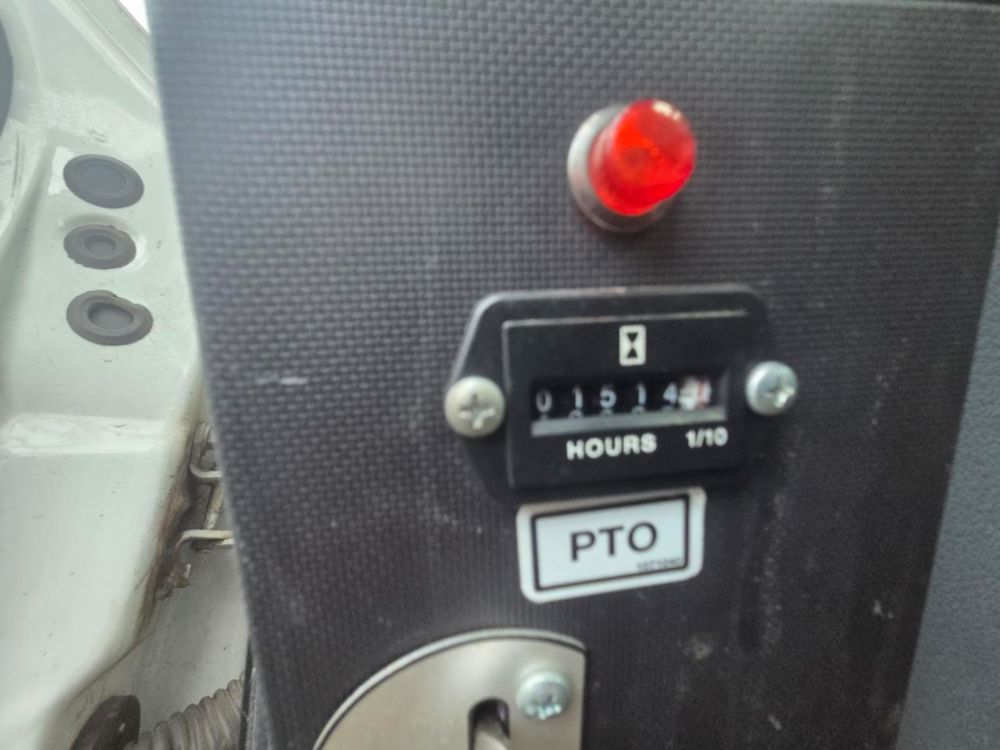 2015 Ford F-750 4x2 Elliott L-60R "Rail Gear Equipped" Aerial Truck
