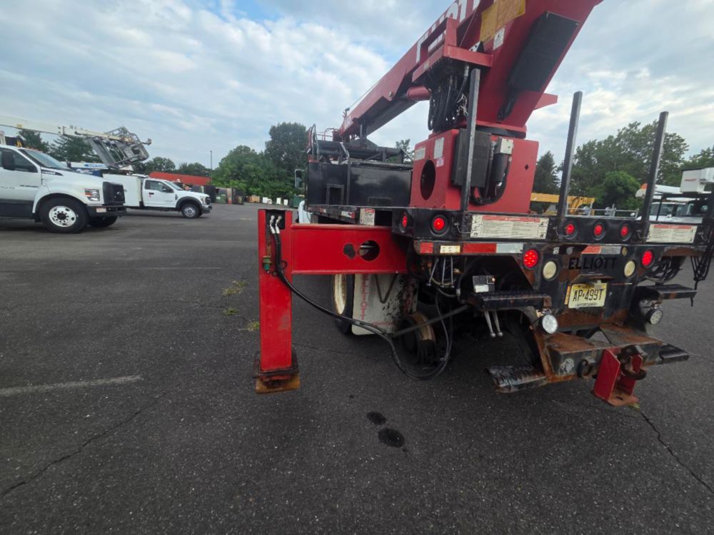 2015 Ford F-750 4x2 Elliott L-60R "Rail Gear Equipped" Aerial Truck