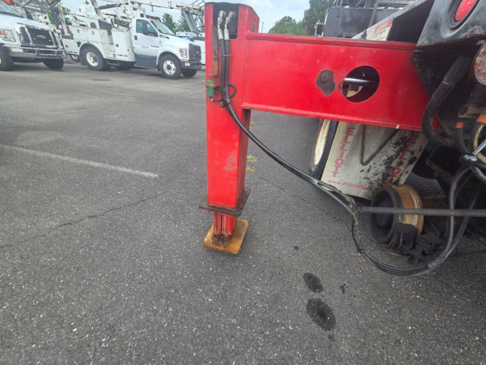 2015 Ford F-750 4x2 Elliott L-60R "Rail Gear Equipped" Aerial Truck