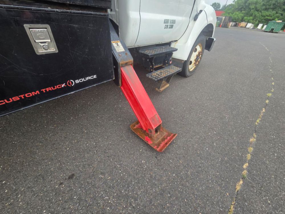 2015 Ford F-750 4x2 Elliott L-60R "Rail Gear Equipped" Aerial Truck