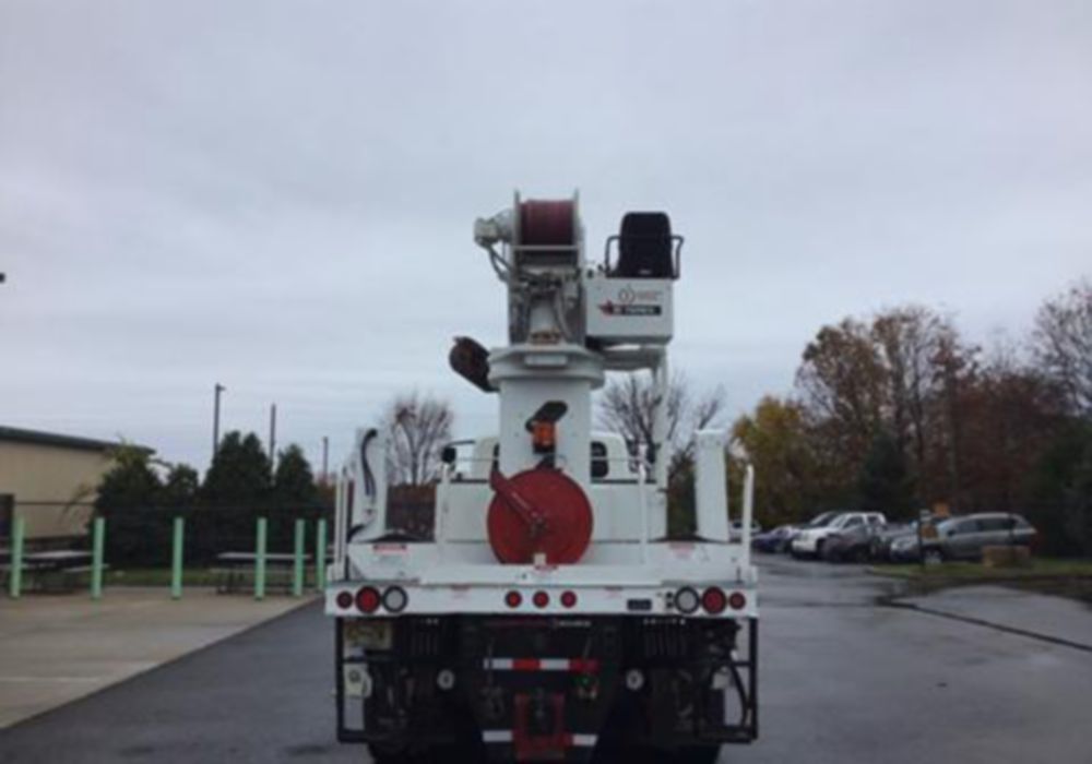 60 ft 30,000 lbs AWD Hi-Rail Digger Derrick