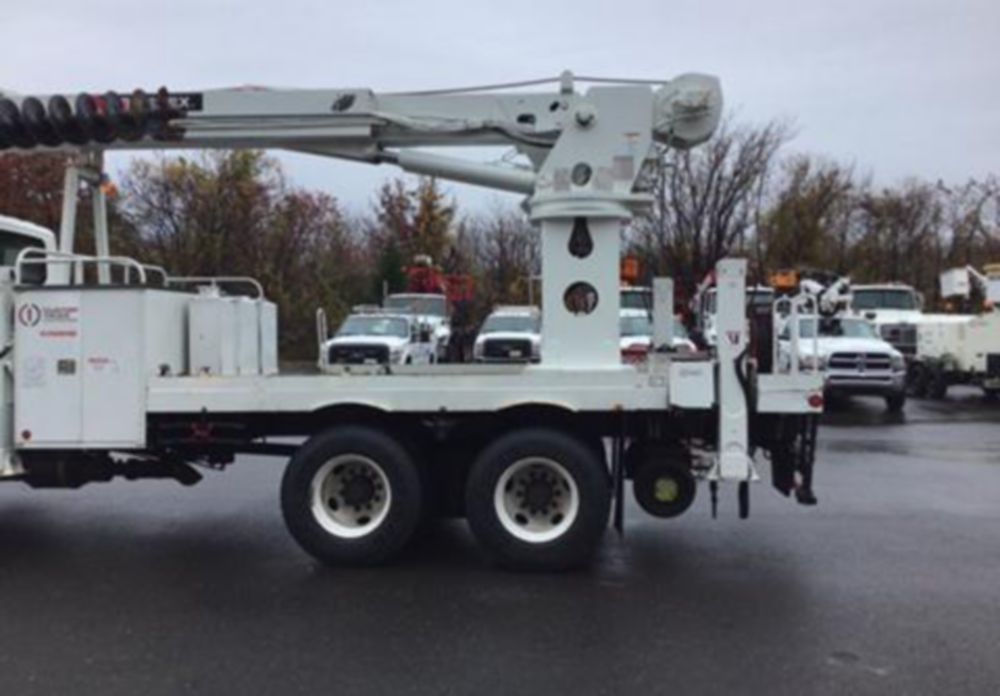 60 ft 30,000 lbs AWD Hi-Rail Digger Derrick