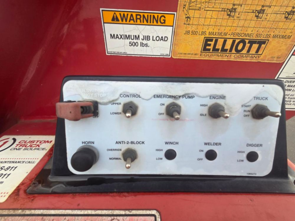 2015 Ford F-750 4x2 Elliott L-60R "Rail Gear Equipped" Aerial Truck