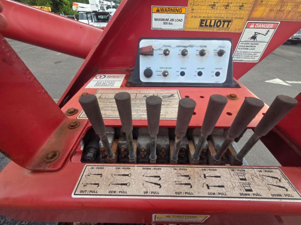 2015 Ford F-750 4x2 Elliott L-60R "Rail Gear Equipped" Aerial Truck