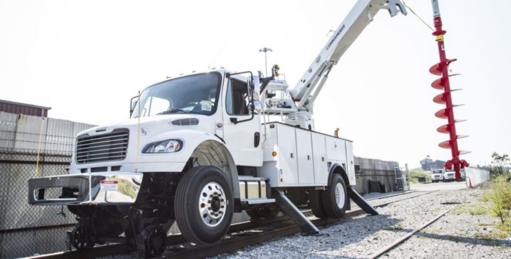 47.4 ft 24,750 lbs Hi-Rail Digger Derrick