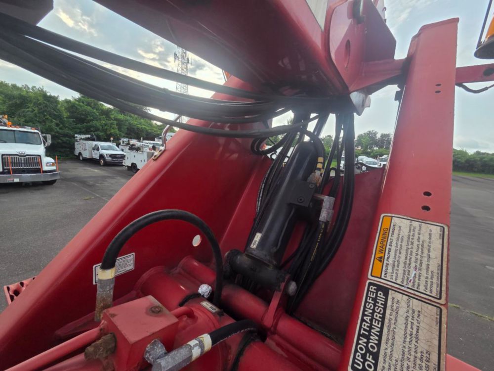 2015 Ford F-750 4x2 Elliott L-60R "Rail Gear Equipped" Aerial Truck