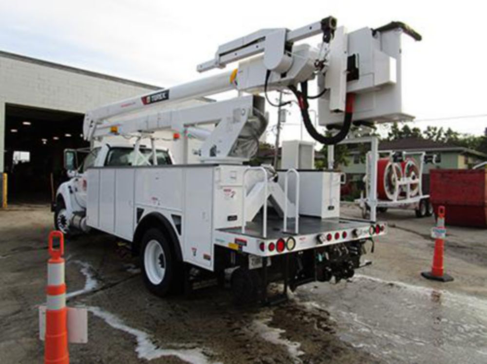 55 ft Non Insulated Material Handling Hi-Rail Bucket Truck