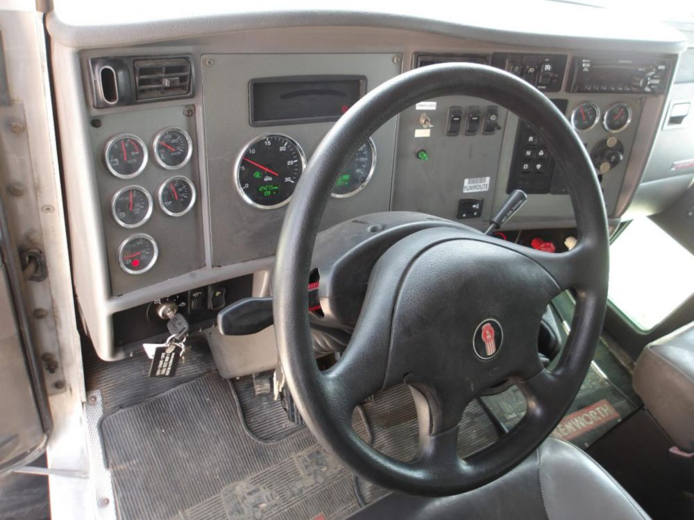 2014 Kenworth T-370 Curtain Side Box Truck