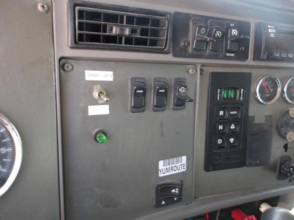 2014 Kenworth T-370 Curtain Side Box Truck